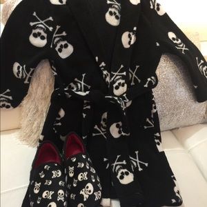 Skull fleece robe with slippers